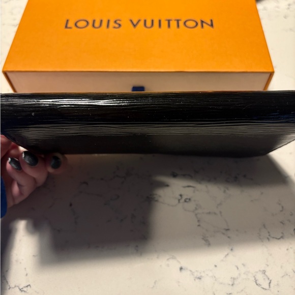 Louis Vuitton Black Wallet - Picture 5 of 5
